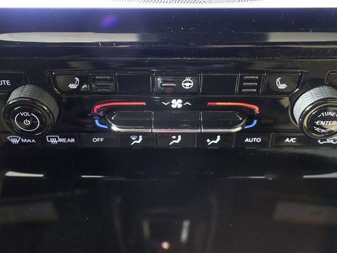 Used 2024 Jeep Grand Cherokee Limited AWD/4WD image 47