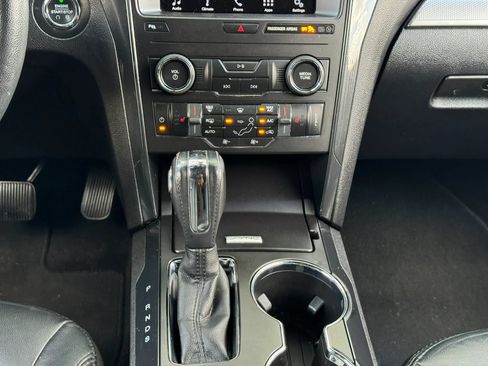 Used 2018 Ford Explorer XLT w/ Equipment Group 202A FWD image 17