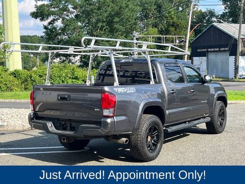 Used 2017 Toyota Tacoma TRD Sport w/ Exterior Package AWD/4WD image 7