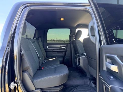 Used 2020 RAM 2500 Big Horn w/ Night Edition AWD/4WD image 9