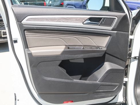 Used 2022 Volkswagen Atlas Cross Sport SE image 24