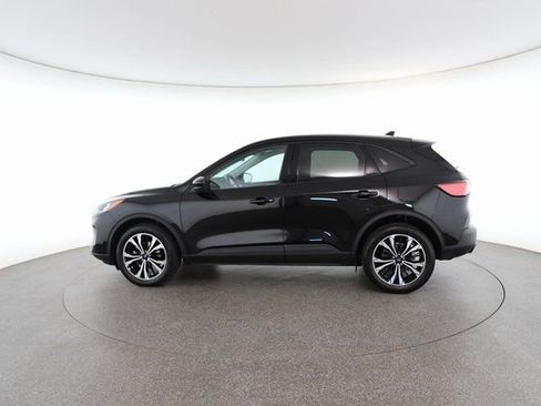 Used 2022 Ford Escape SE w/ SE Sport Appearance Package image 7