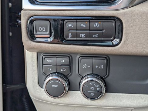 Used 2025 GMC Yukon Denali AWD/4WD image 15