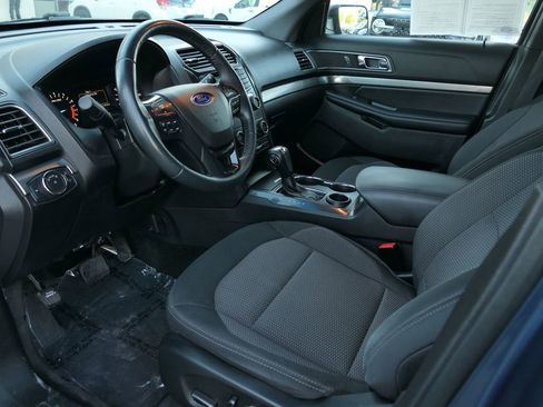 Used 2018 Ford Explorer XLT image 12