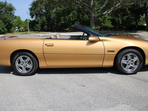 Used 1998 Chevrolet Camaro Z28 RWD image 18