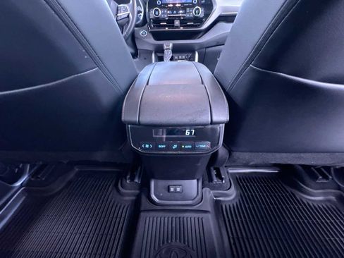 Used 2021 Toyota Highlander XLE AWD/4WD image 39