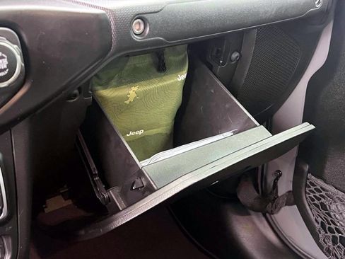 Certified 2022 Jeep Gladiator Sport image 22