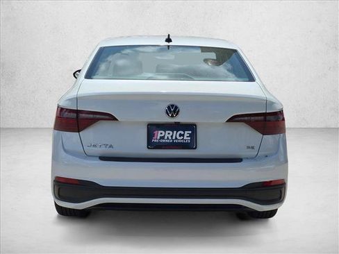 Used 2023 Volkswagen Jetta SE w/ Panoramic Sunroof Package FWD image 6