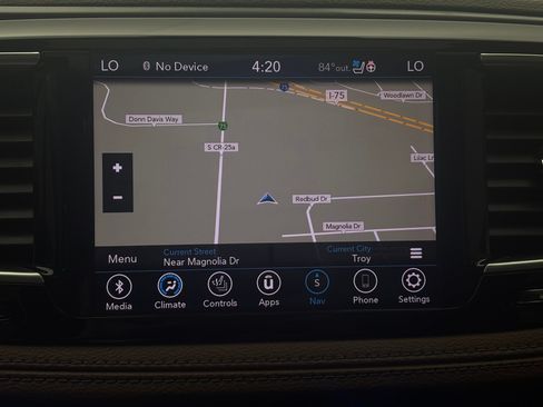 Used 2019 Chrysler Pacifica Limited w/ Tire & Wheel Group FWD image 26