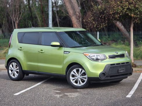Used 2015 Kia Soul + image 6