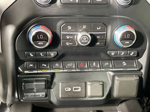 Used 2022 GMC Sierra 1500 SLT w/ SLT Premium Plus Package AWD/4WD image 26
