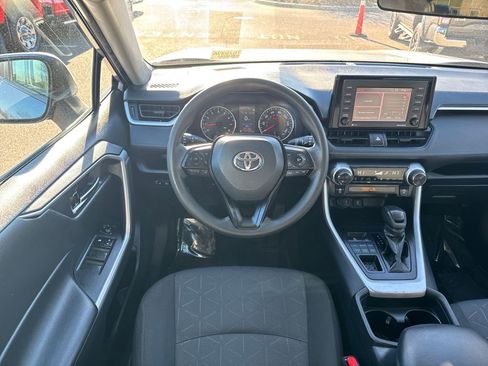 Used 2021 Toyota RAV4 XLE image 11