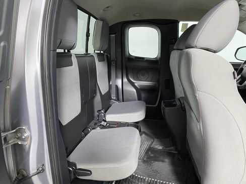 Used 2018 Toyota Tacoma SR5 image 9