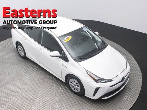 Used 2022 Toyota Prius LE image 3