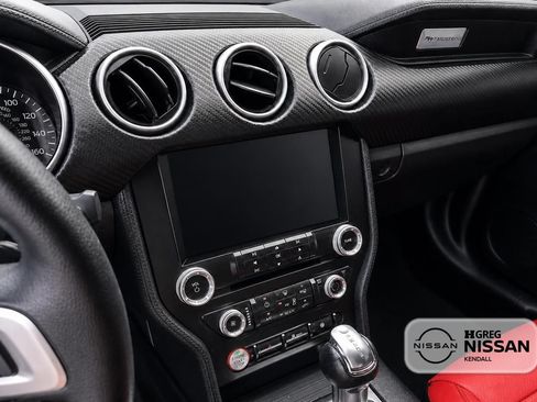 Used 2019 Ford Mustang Coupe RWD image 11