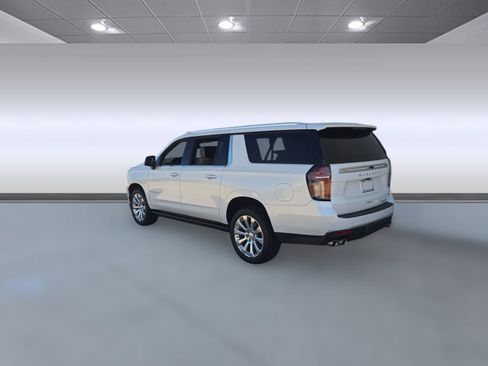 Used 2021 Chevrolet Suburban Premier w/ Premium Package image 3