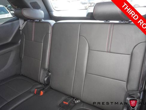 Used 2023 Chevrolet Traverse RS FWD image 2