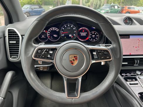 Used 2023 Porsche Cayenne AWD/4WD image 18