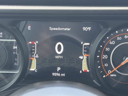 Used 2025 Jeep Gladiator Rubicon w/ Convenience Group AWD/4WD image 22