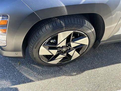 Used 2025 Hyundai Kona Limited image 5