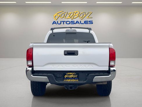 Used 2017 Toyota Tacoma TRD Sport image 7