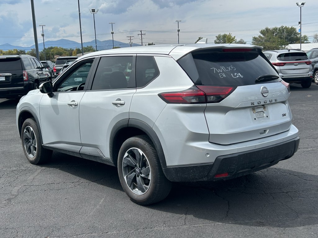 Used 2024 Nissan Rogue SV FWD image 6