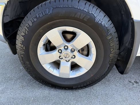 Used 2011 Nissan Frontier SV AWD/4WD image 11