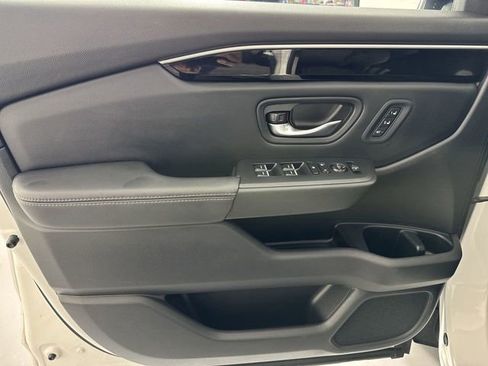 Certified 2025 Honda Pilot Touring image 22