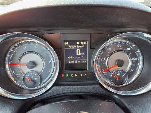 Used 2016 Chrysler Town & Country Touring-L image 18