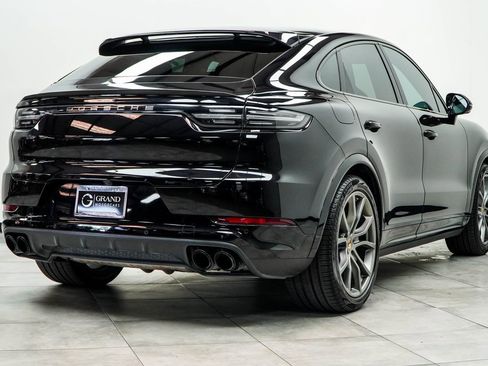 Used 2021 Porsche Cayenne Turbo image 12