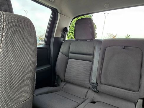 Used 2022 Nissan Frontier SV image 24