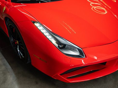 Used 2018 Ferrari 488 Spider RWD image 11