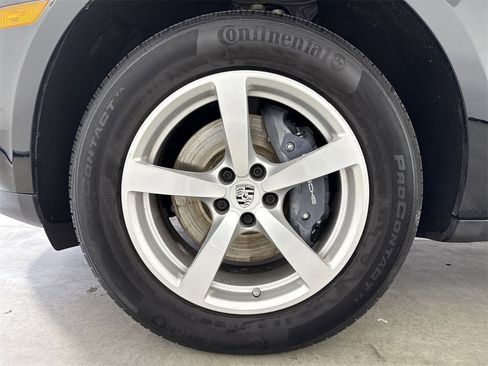 Certified 2021 Porsche Macan image 13