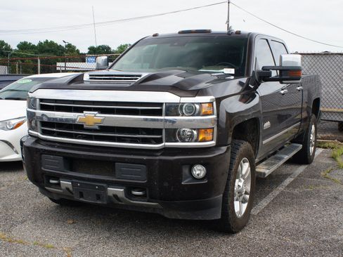 Used 2018 Chevrolet Silverado 2500 High Country w/ Duramax Plus Package AWD/4WD image 1