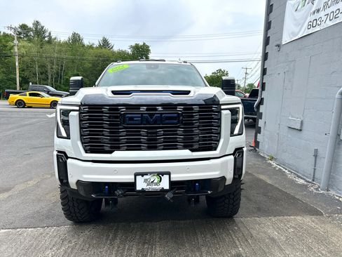 Used 2024 GMC Sierra 3500 Denali Ultimate image 3