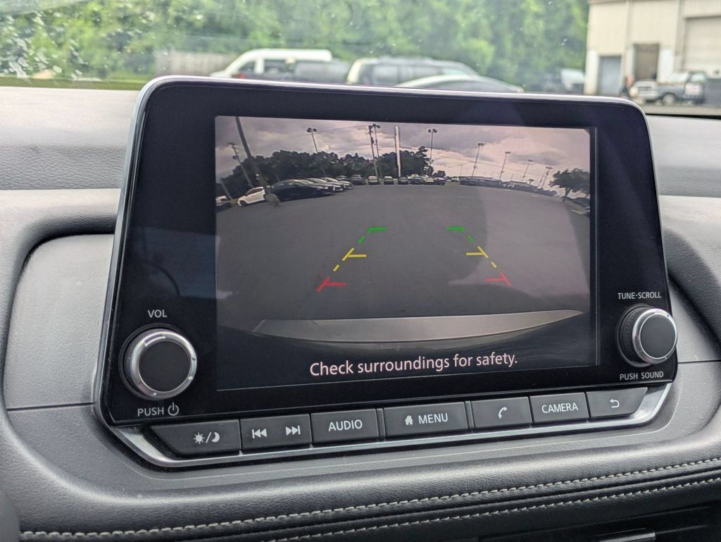 Used 2024 Nissan Rogue S FWD image 19