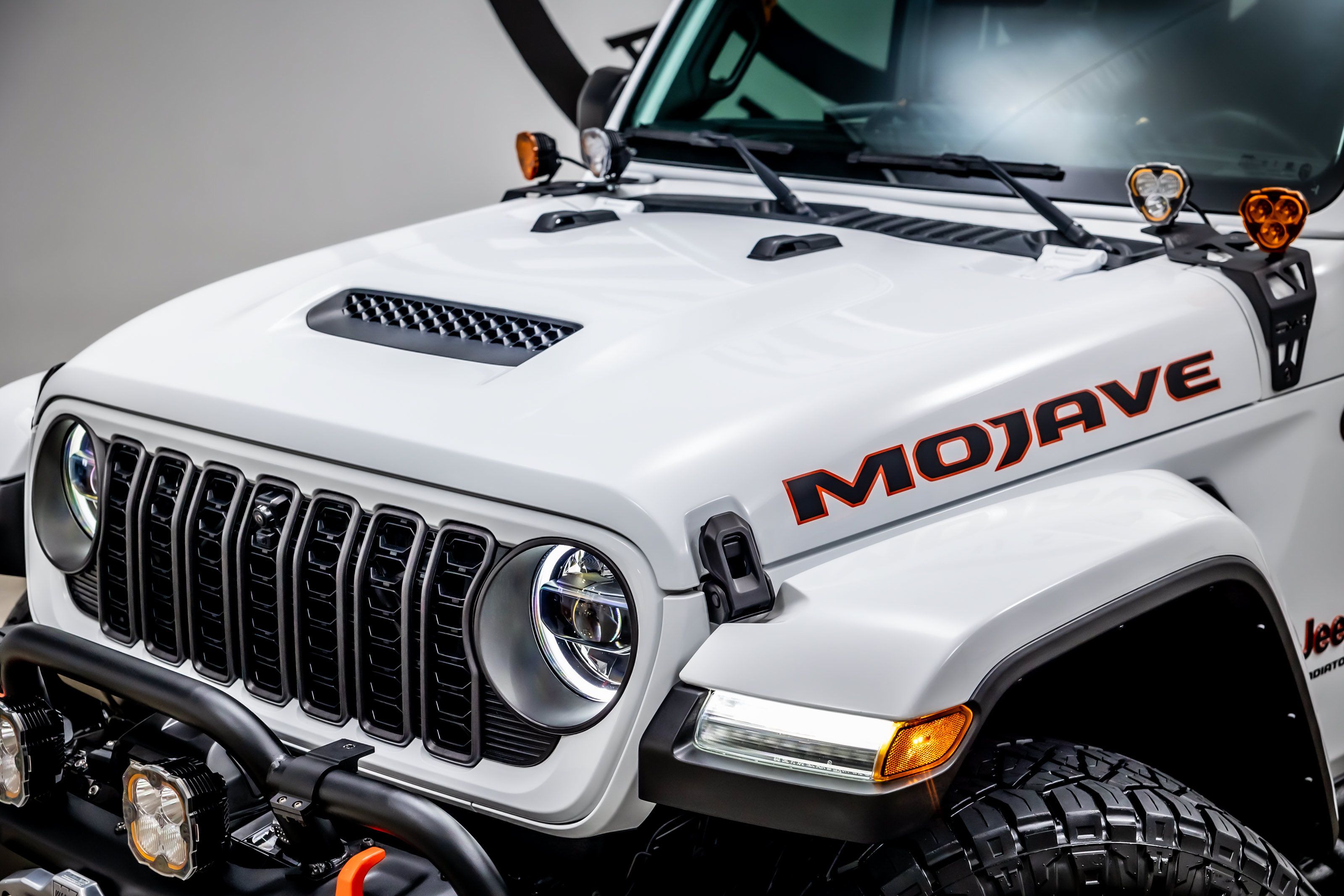 Used 2024 Jeep Gladiator Mojave AWD/4WD image 23