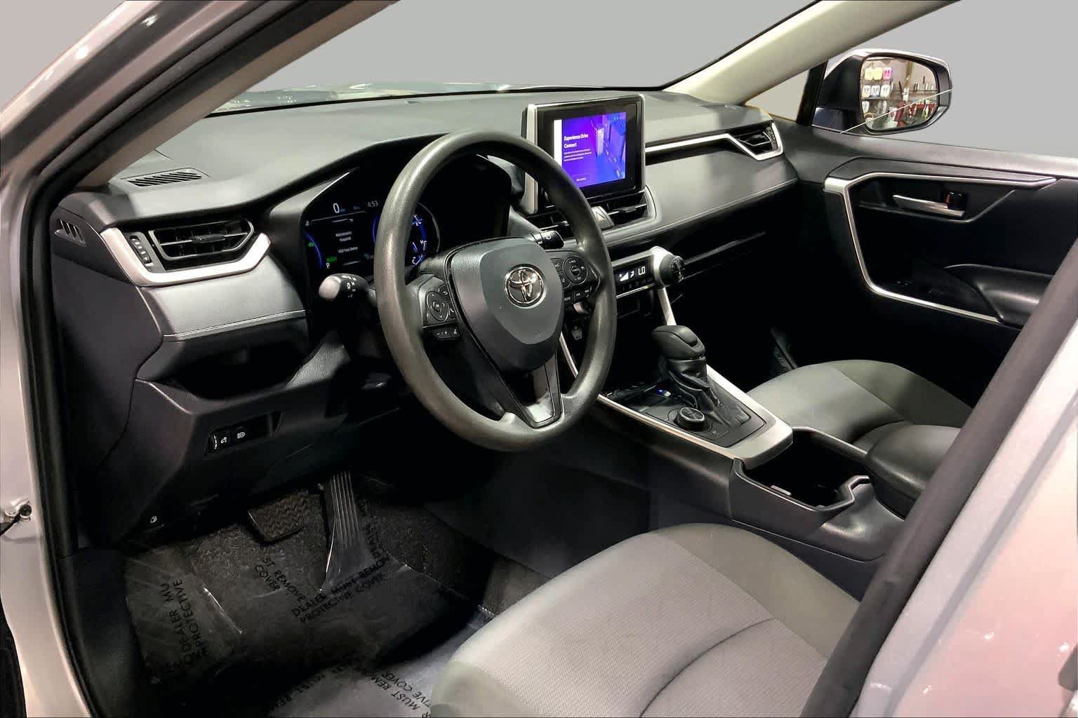 Used 2025 Toyota RAV4 XLE AWD/4WD image 18