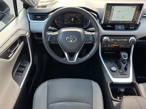 Used 2020 Toyota RAV4 Limited image 8
