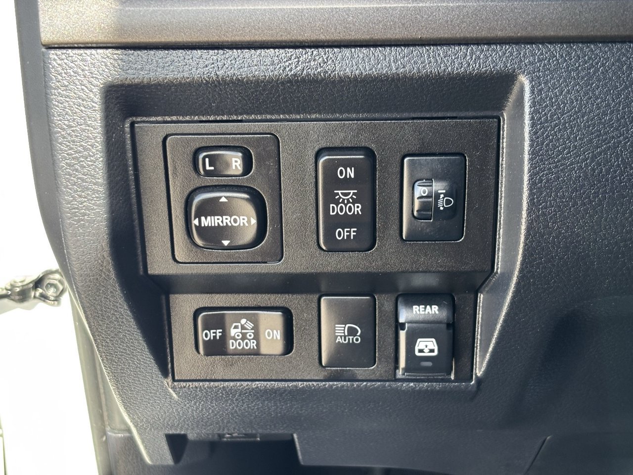 Used 2019 Toyota Tundra SR5 w/ SR5 Upgrade Package AWD/4WD image 29