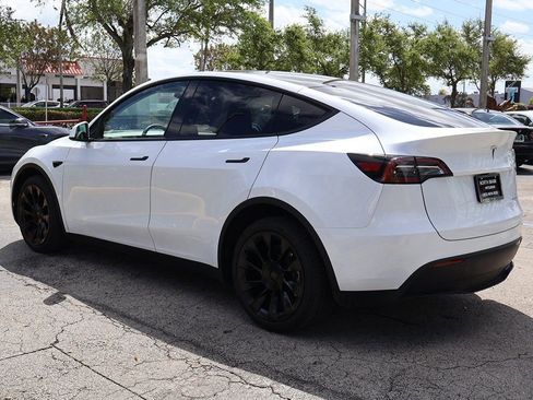 Used 2024 Tesla Model Y Long Range AWD/4WD image 9