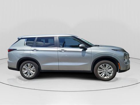 Used 2026 Mitsubishi Outlander ES FWD image 8