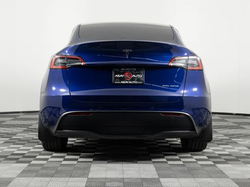 Used 2022 Tesla Model Y Long Range image 6