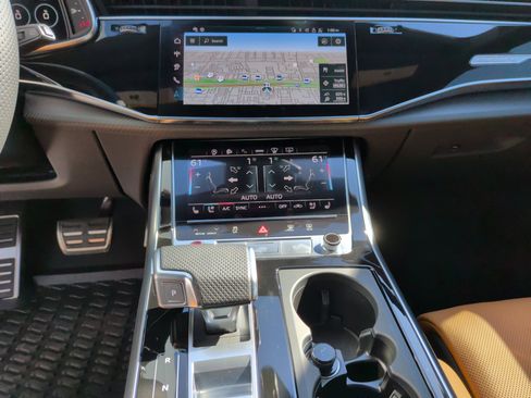 Used 2025 Audi RS Q8 performance image 31