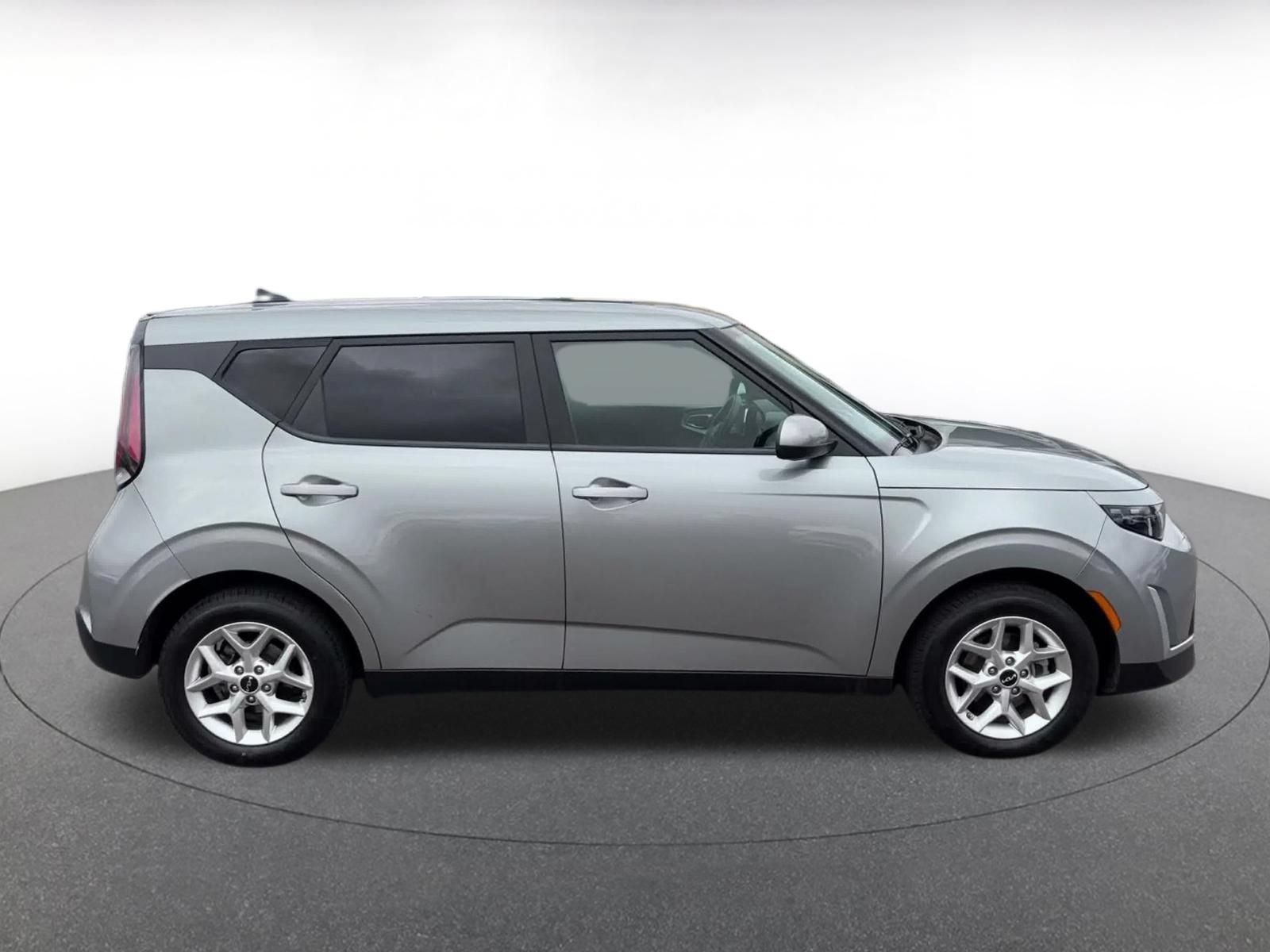 Used 2025 Kia Soul LX w/ LX Technology Package FWD image 15