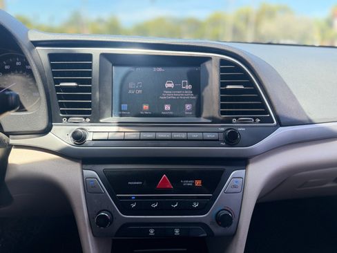 Used 2017 Hyundai Elantra SE FWD image 18