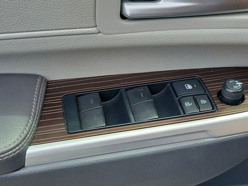 Used 2022 Toyota Sienna XLE FWD image 30