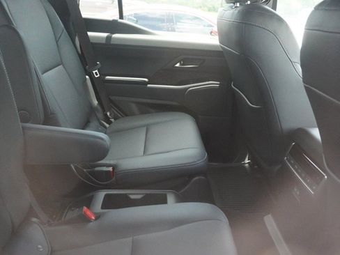 Used 2025 Lexus GX 550 w/ Accessory Package (2T) AWD/4WD image 12