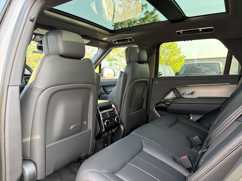 New 2026 Land Rover Range Rover Sport Dynamic SE AWD/4WD image 11
