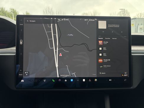 Used 2022 Tesla Model X image 18